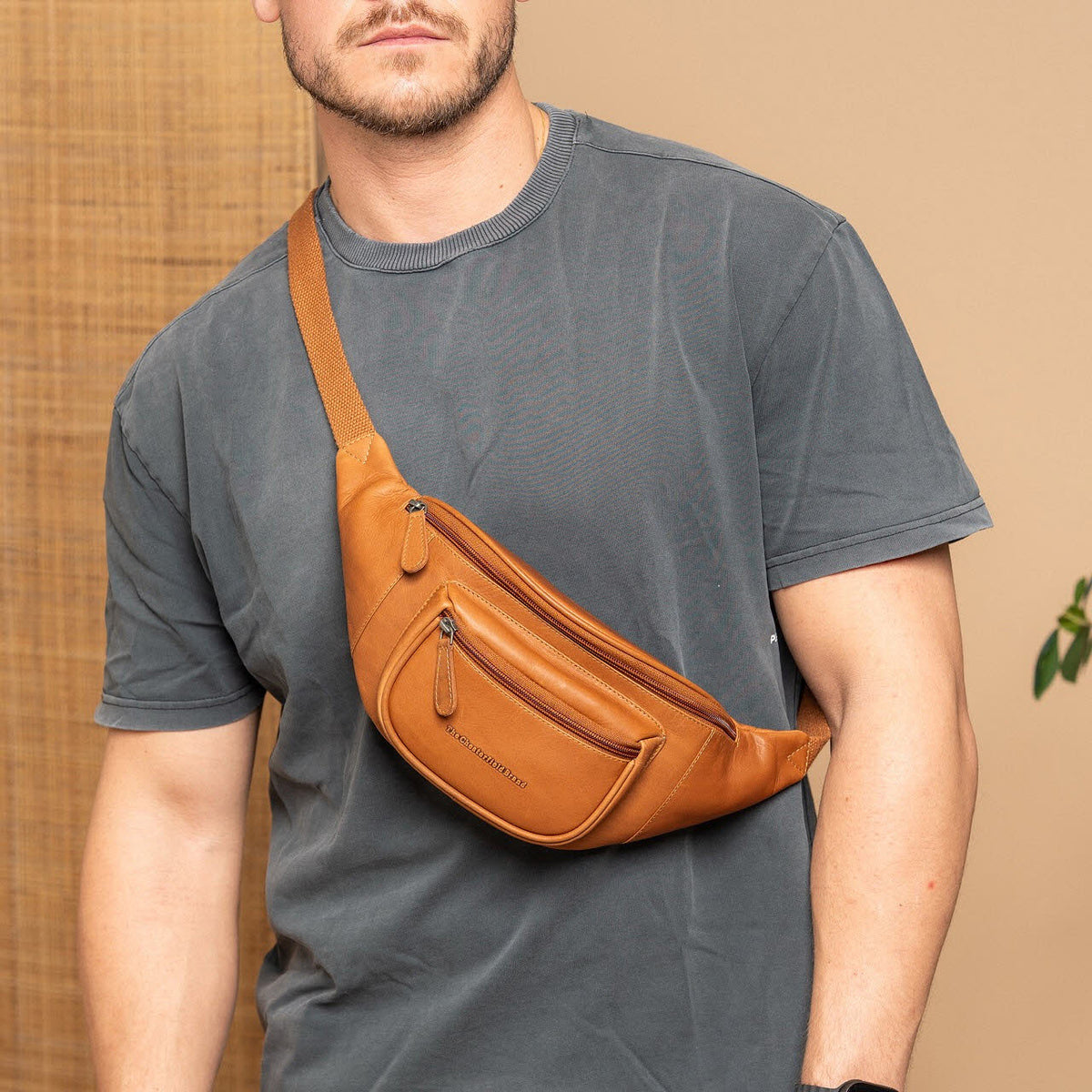 GÜRTELTASCHE COGNAC