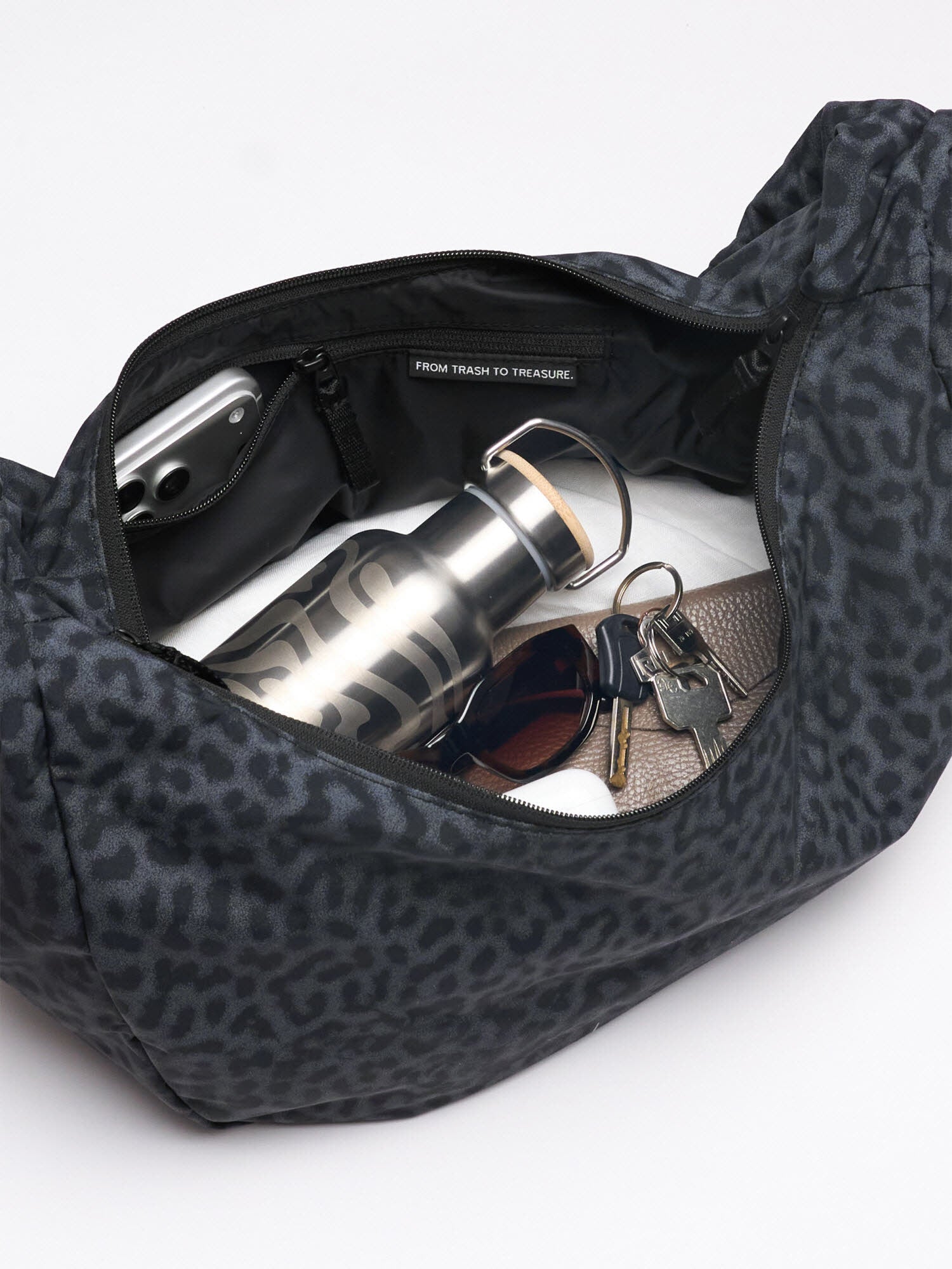 Moonbag Ruffle Cat shark Black