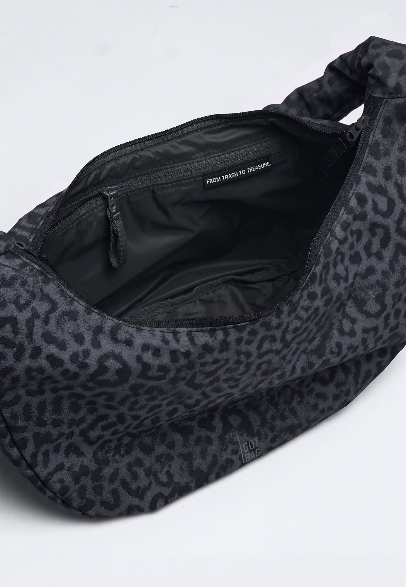 Moonbag Ruffle Cat shark Black