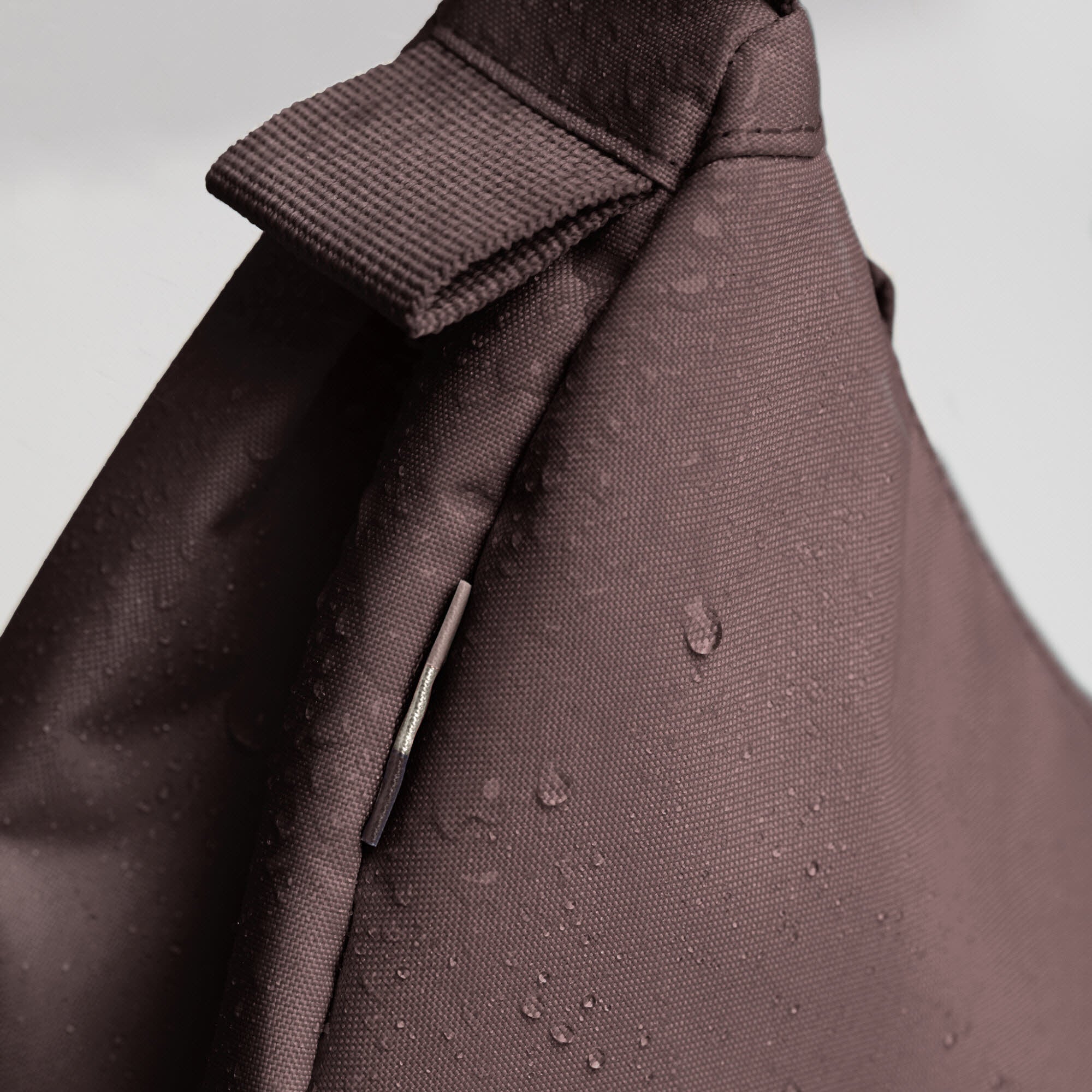 Moonbag Small Monochrome sea lion