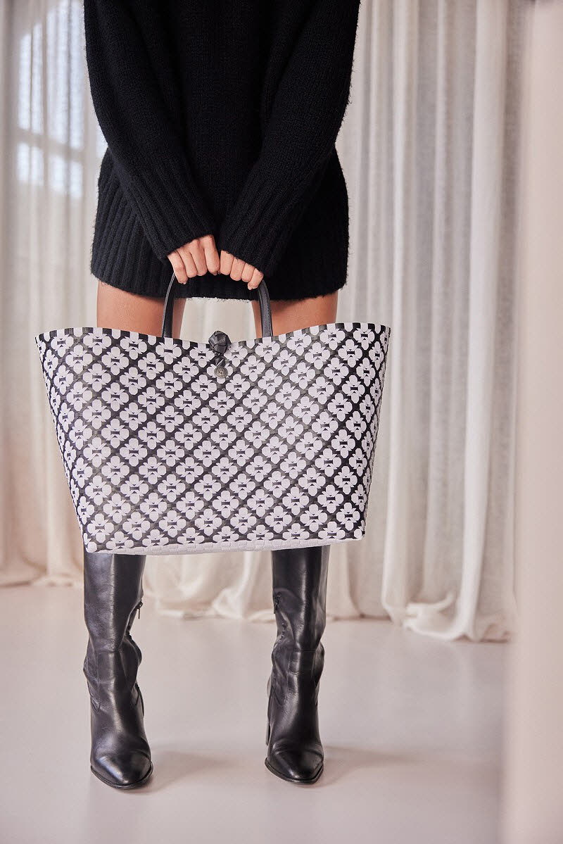 Motif Bag black with white pattern