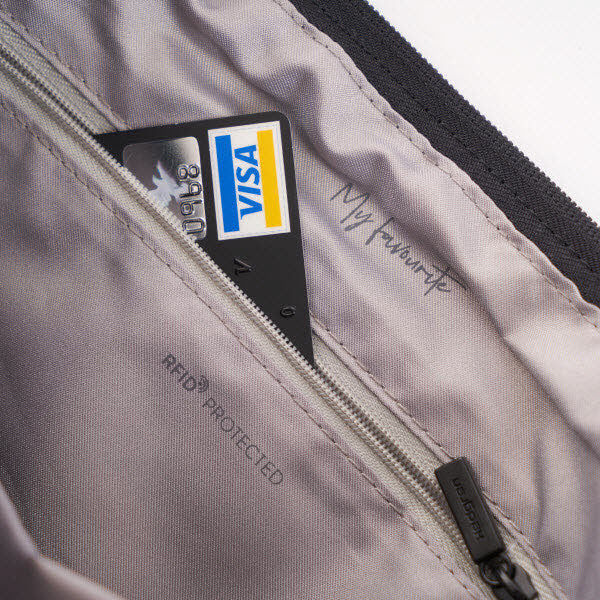 EYE M BLACK