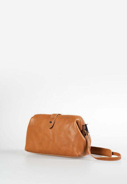 Mrs. Eclair Caramel