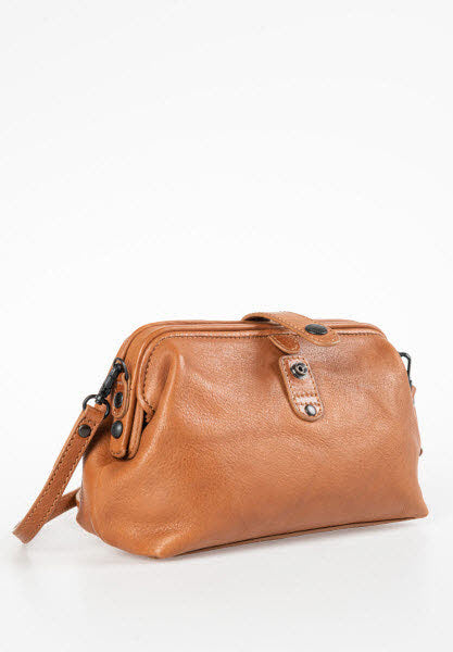 Mrs. Eclair Caramel