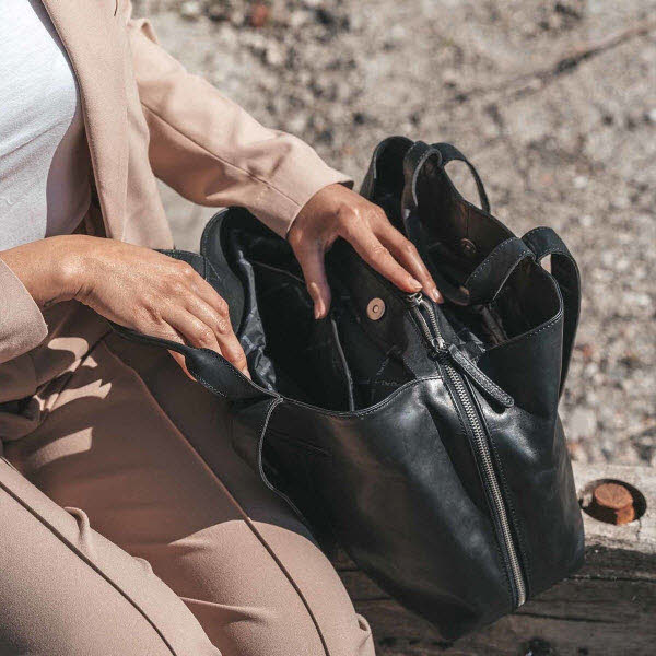 Schultertasche / Shopper - Gail Black