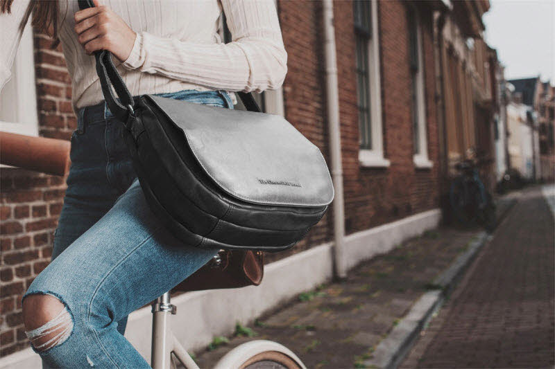Schultertasche - Millie Black
