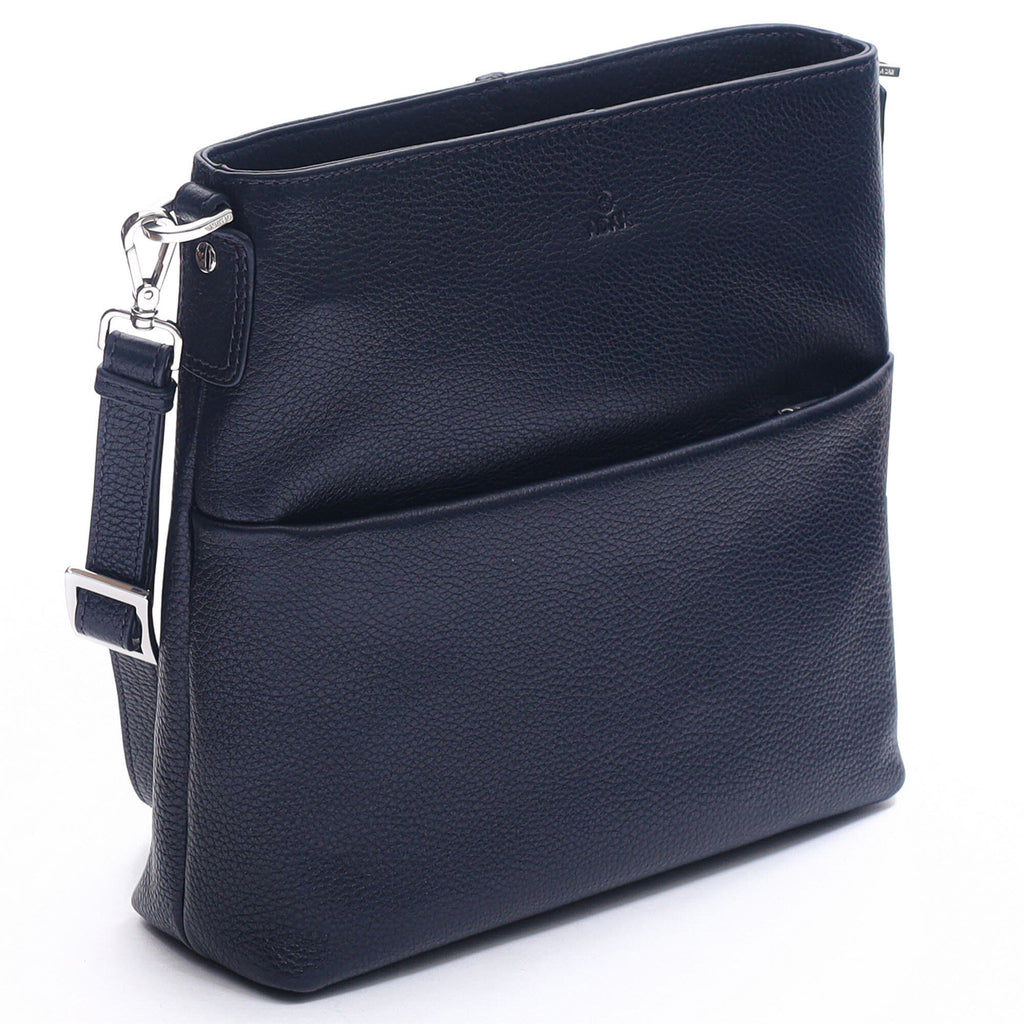 Andrea Navy