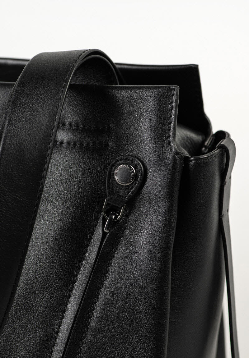 Dawn jet black
