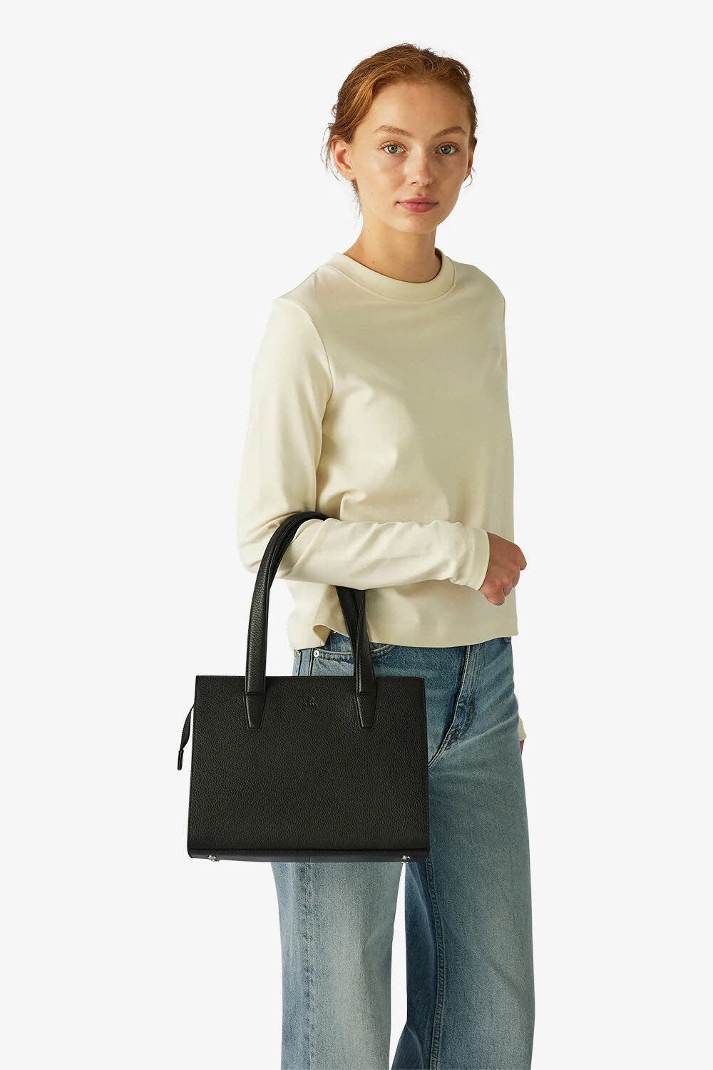 Elea Black