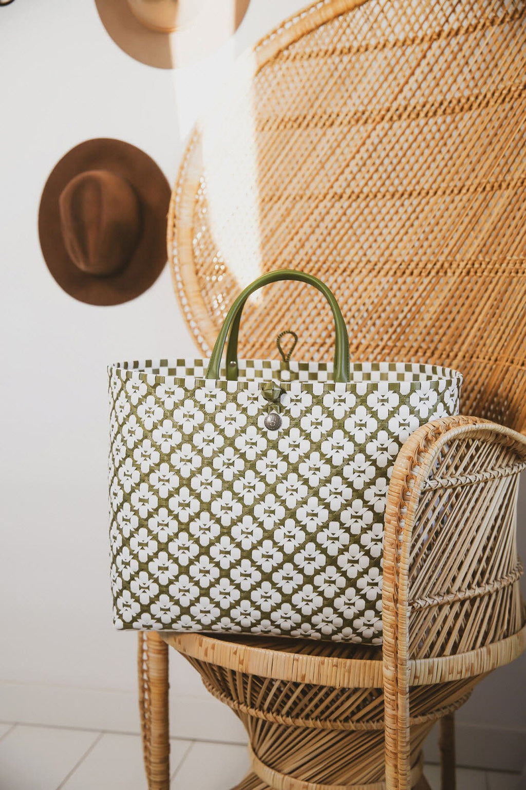 Motif Bag olive with white pattern