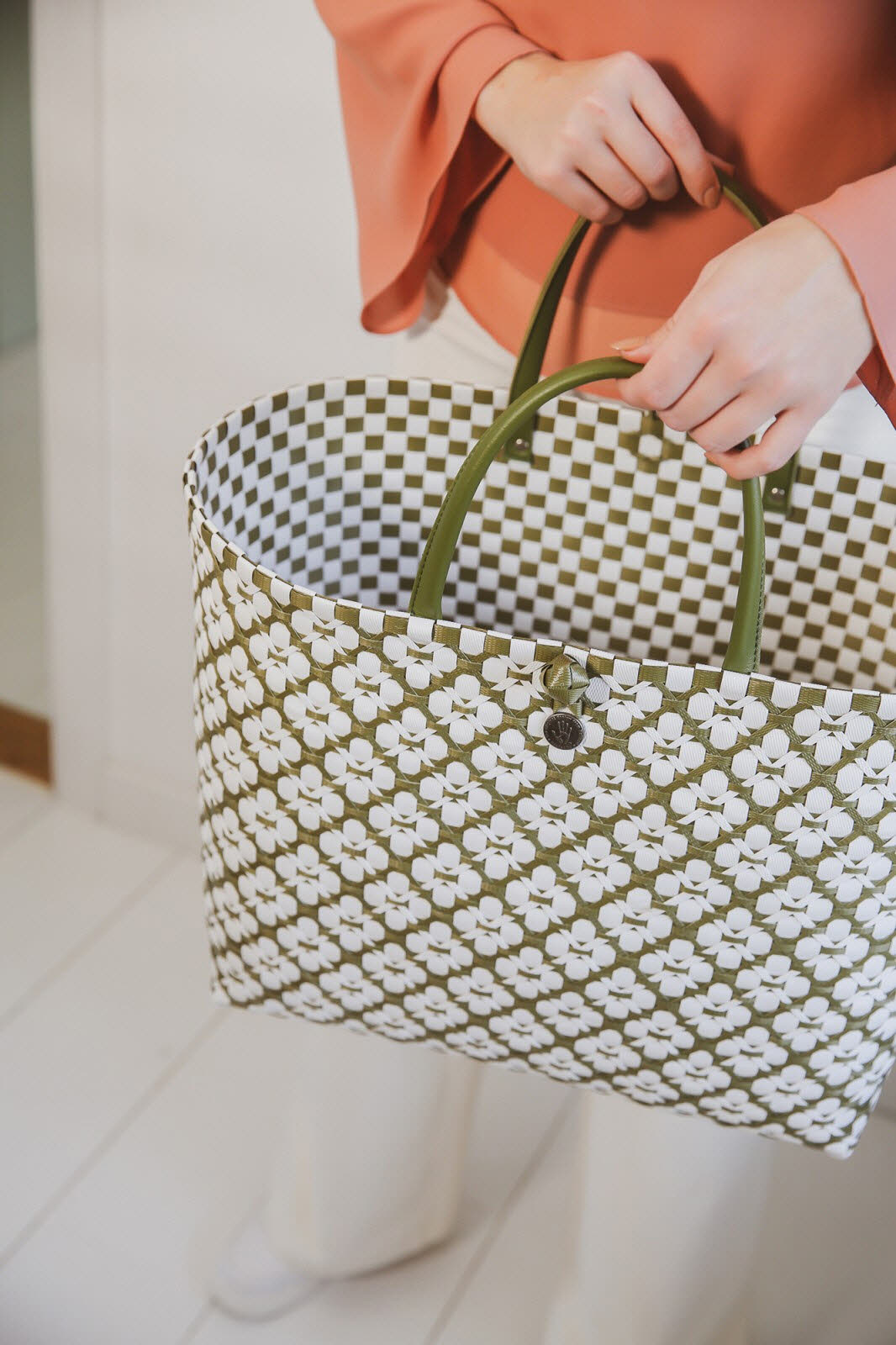 Motif Bag olive with white pattern