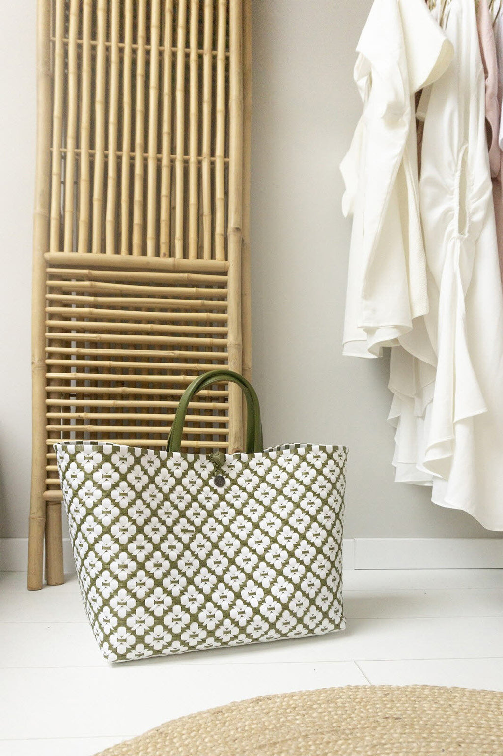 Motif Bag olive with white pattern