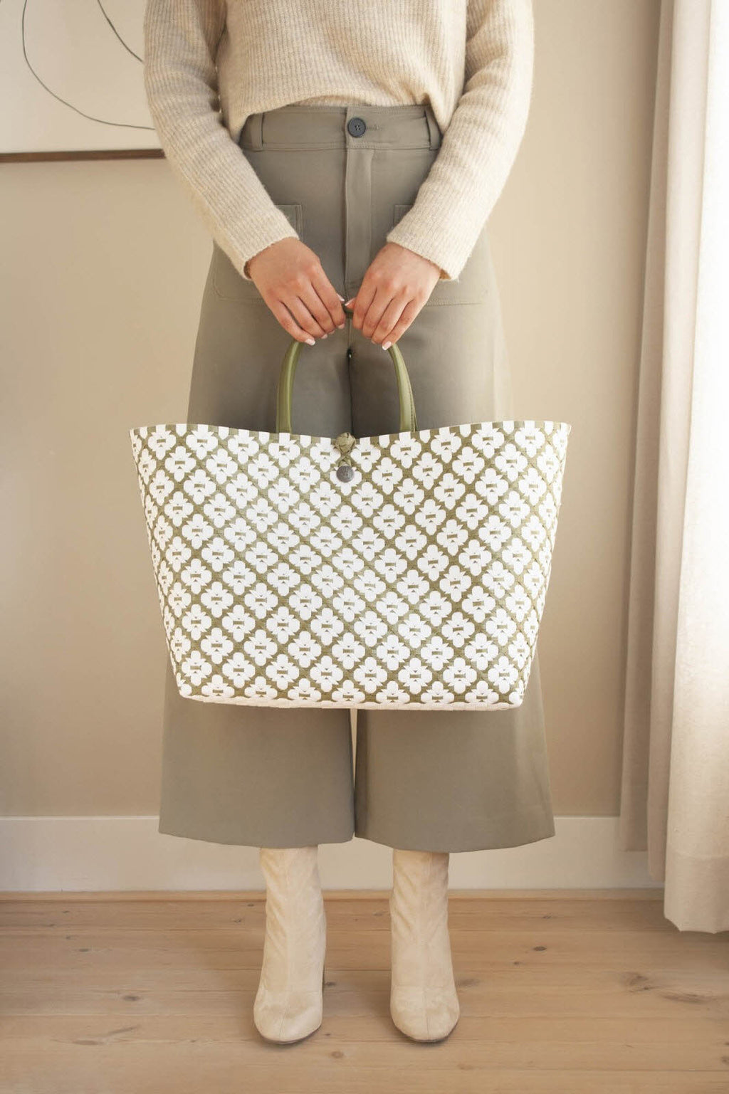 Motif Bag olive with white pattern
